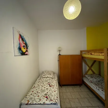 House Marabou Ostello *